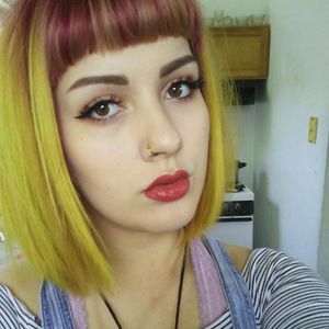 Meet your Posher, Kayla